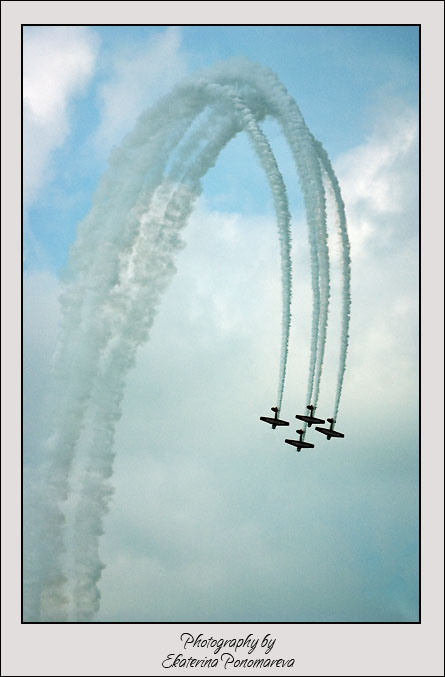 Chicago's air show 2
---------
 (  ,      )