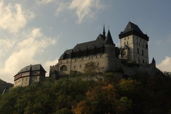 castle
---------
 (  ,      )