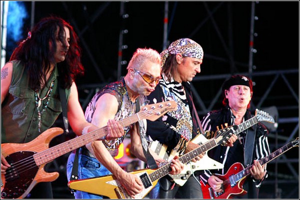 Scorpions
---------
 (  ,      )