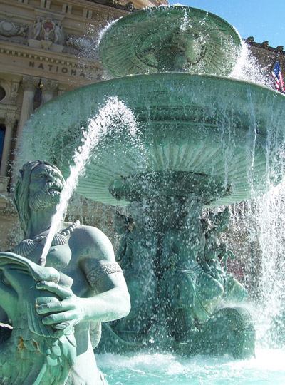 La Fontaine des Mers
---------
 (  ,      )