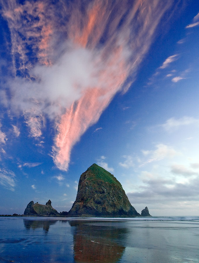 Cannon Beach - Oregon Coast during sunset
---------
 (  ,      )