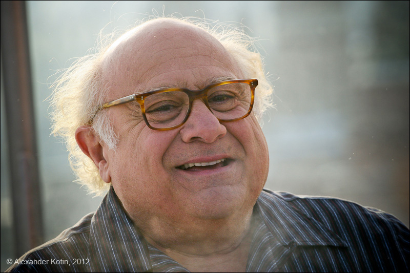 Danny DeVito
---------
 (  ,      )