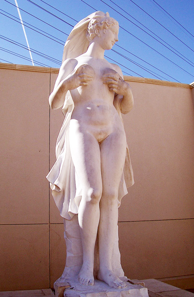 Roman girl in Las Vegas
---------
 (  ,      )