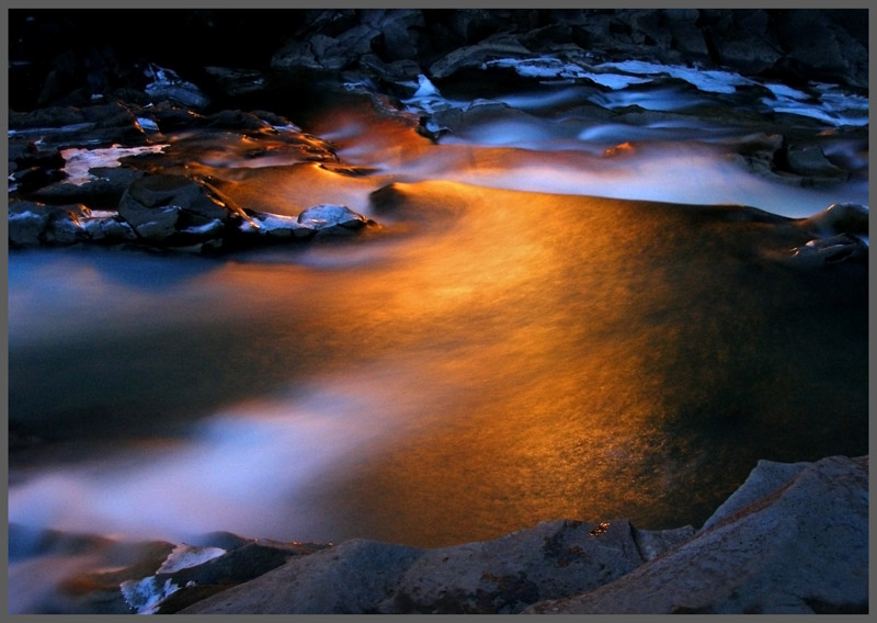 Fantasmic waterfall
---------
 (  ,      )