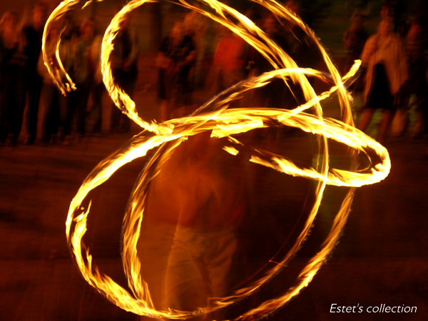 Fire Show
---------
 (  ,      )